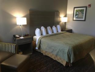 Surestay Plus By Best Western Edmond Room photo